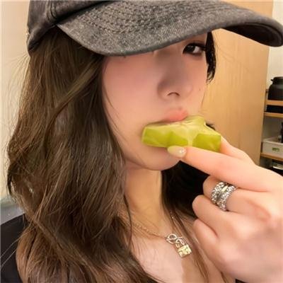 潇洒佳人淡淡妆